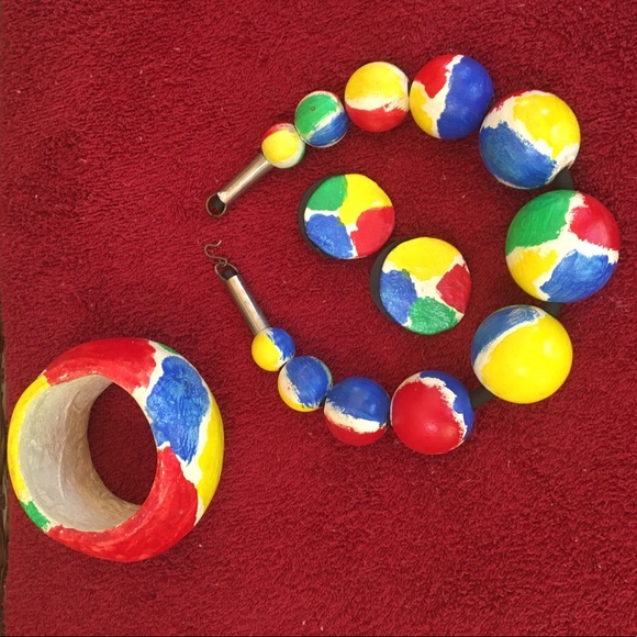 Paper-mâché necklace, bracelet, and earrings. - Picture 1 of 1